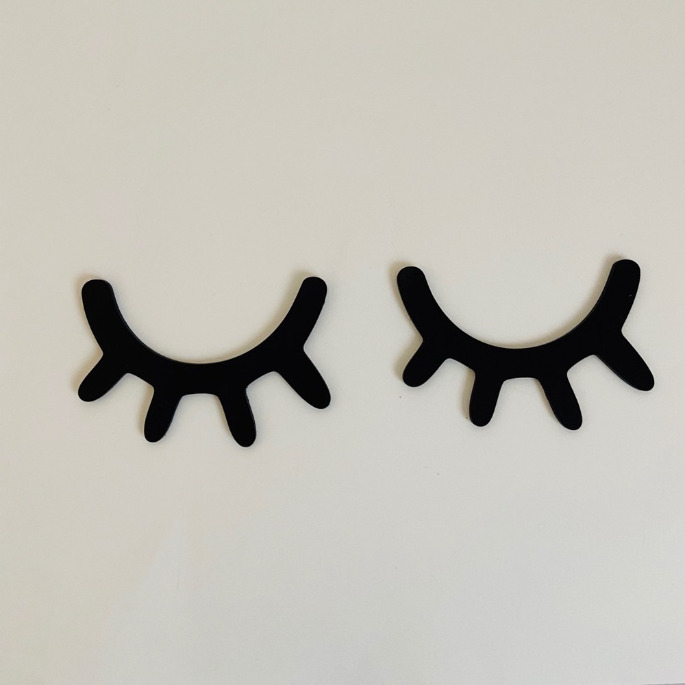 Decorative eyelashes of wood